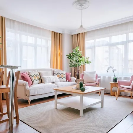 Charming Oasis W Balcony 5 Min To Bull Statue Appartement