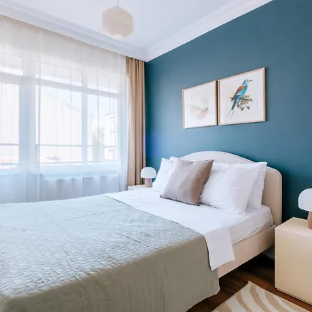 Charming Oasis W Balcony 5 Min To Bull Statue 公寓