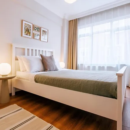 Charming Oasis W Balcony 5 Min To Bull Statue 公寓 *