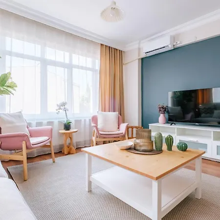 Charming Oasis W Balcony 5 Min To Bull Statue Стамбул